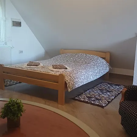 Simic Planinska Kuca *