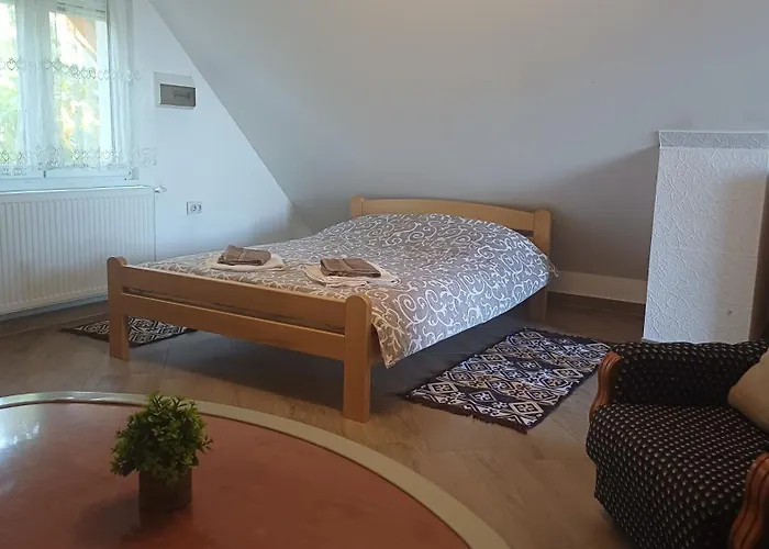 Simic Planinska Kuca *